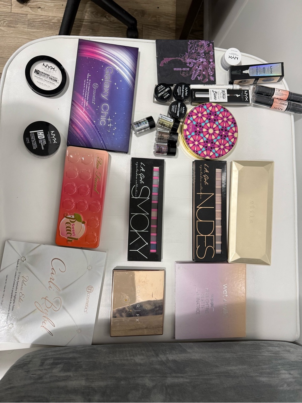Assorted Makeup Collection/Lot - Picture 3 of 5